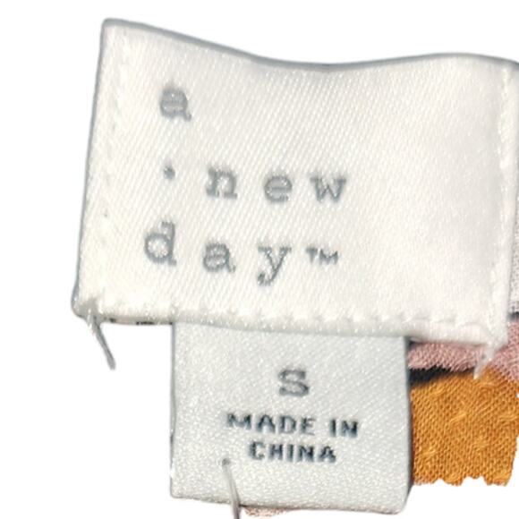 A New Day NWT Black Floral Sleeveless‎ Crossover Tank Top Size Small - Picture 5 of 7